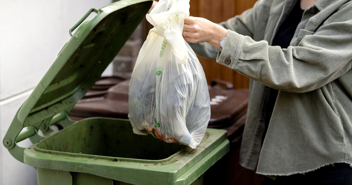 Zeewolde doet rond jaarwisseling openbare afvalbakken tijdelijk op slot
