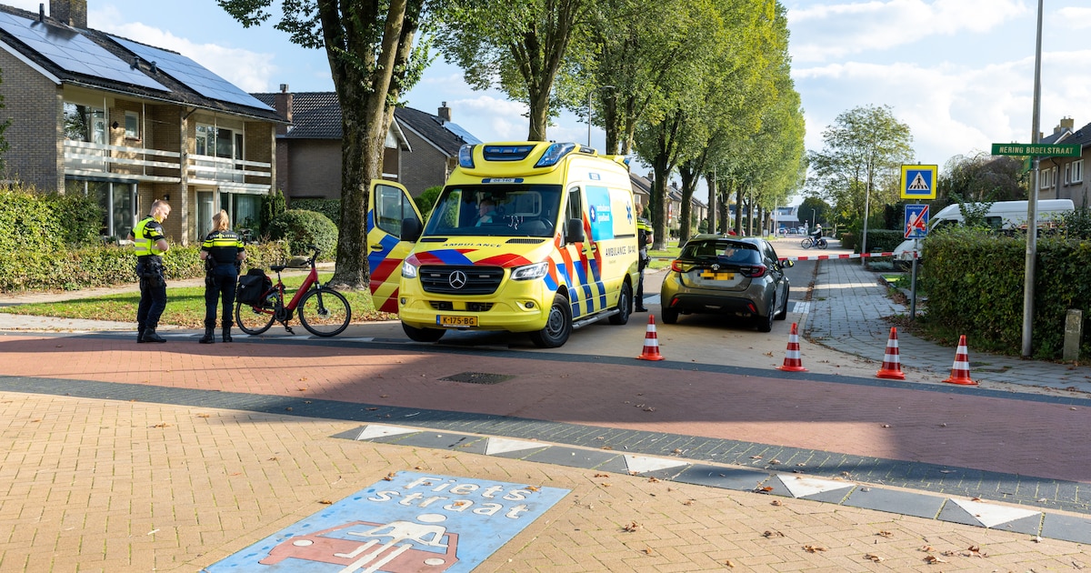 Fietsster hard gevallen na aanrijding in Ommen