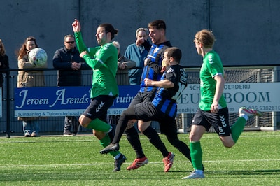 Duel gestaakt, razendsnelle hattrick en zegereeks VVZ’49 doorbroken: dit is het voetbaloverzicht