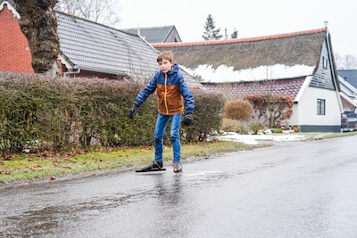 Groningen per trein nog onbereikbaar, KNMI: ‘Kan opnieuw glad worden vanmiddag’
