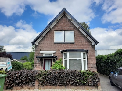 Gespot op Funda: in dit huis in Apeldoorn zijn Lidl en Dirk je buren