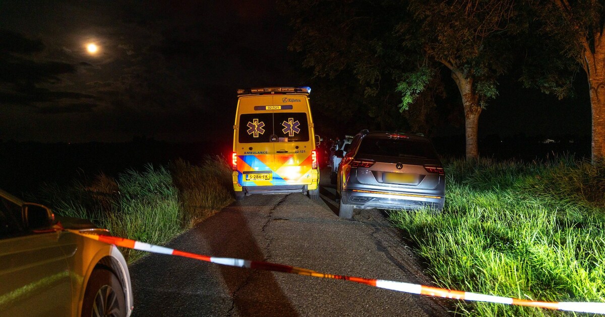 Man (18) uit Steenwijkerland overleden nadat auto in het water belandt in Friesland
