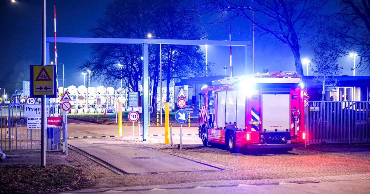 Brand in mixer van fabriek in Emmen