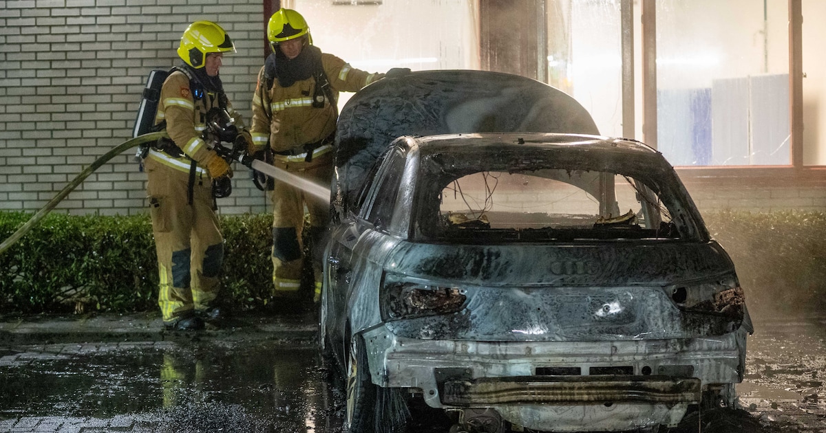Auto brandt uit op Piet Heinstraat in Zutphen