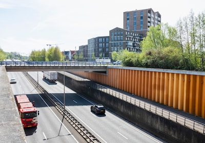 Vanaf hun balkon zien deze bewoners het water, maar dat mooie uitzicht heeft een schaduwkant
