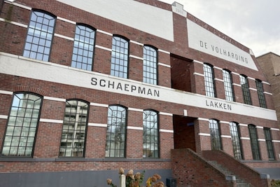 Fundaparel: dit appartement met industriële ramen en uitzicht op de gracht wil je even zien