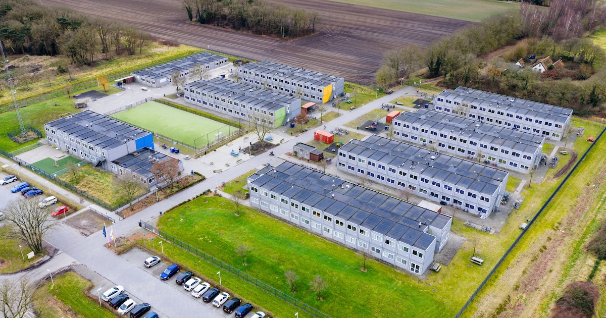 Nog 280 mensen in azc in Hardenberg: boetes nu boven de miljoen euro