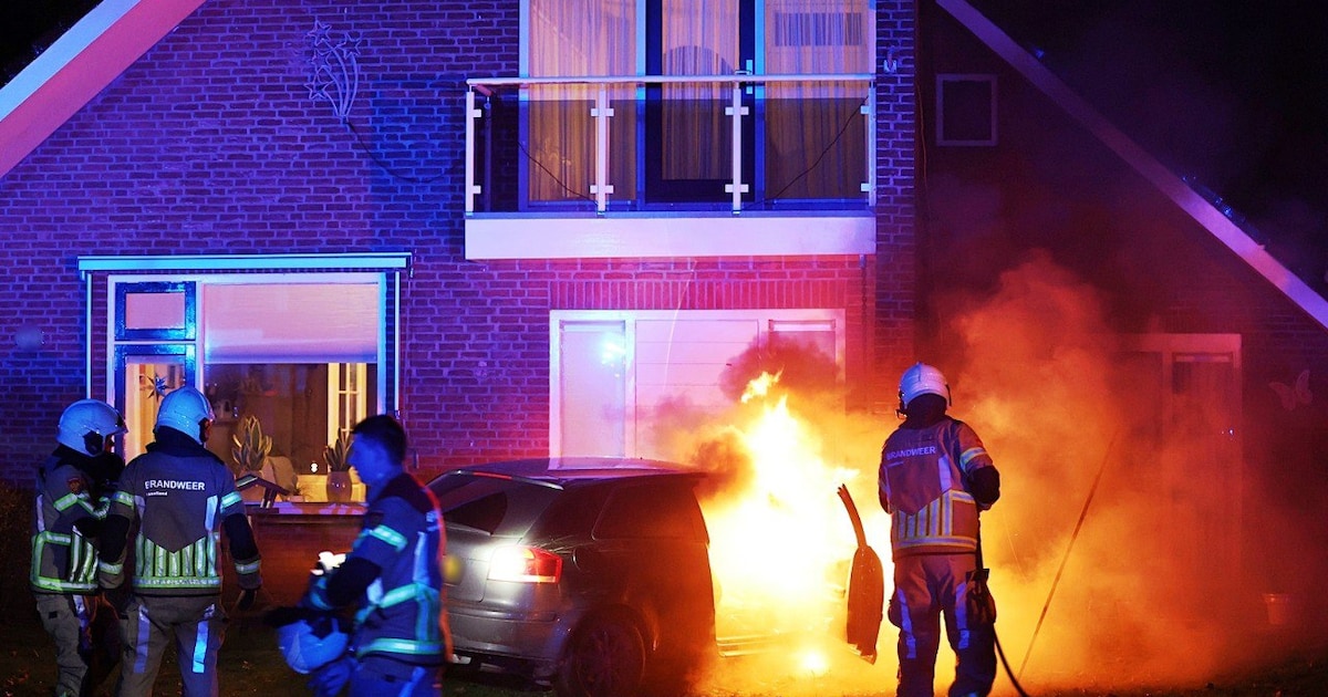 Auto knalt op huis van Harm (79), ‘s ochtends zit hij aan de taart: ‘Ik zei: laat ze maar gewoon kom