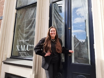 Michelle (32) opent wijn- en foodbar Xalu in Deventer: ‘De meeste gerechten komen van de grill’
