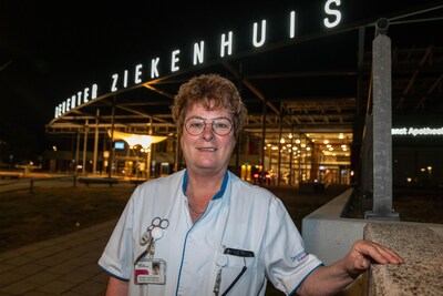 In de nacht heeft Monique (62) de touwtjes in handen in het Deventer Ziekenhuis