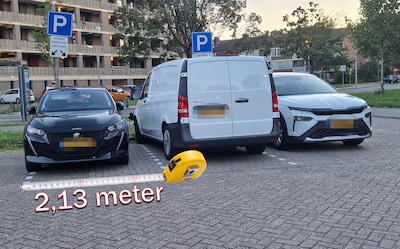 Parkeervakken zijn 37 centimeter te smal, bewoners balen van schade