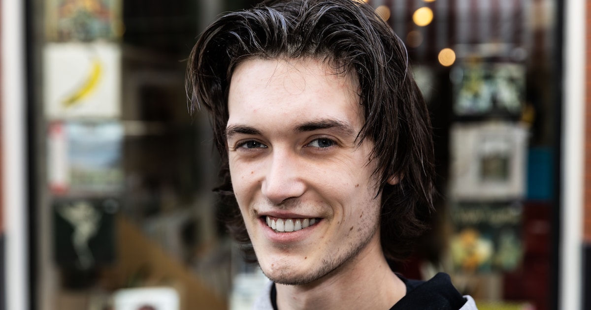 Bekende platenzaak in Deventer heeft nieuwe (piepjonge) eigenaar: ‘Kocht in groep 8 al mijn eerste p