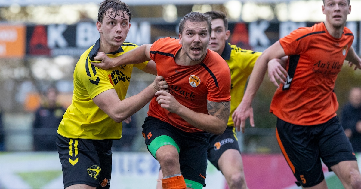 Hoofdrol voor DSV-doelman Laurens Dekker in derby tegen VSCO’61: ‘Ik wist ook niet wat ik deed’
