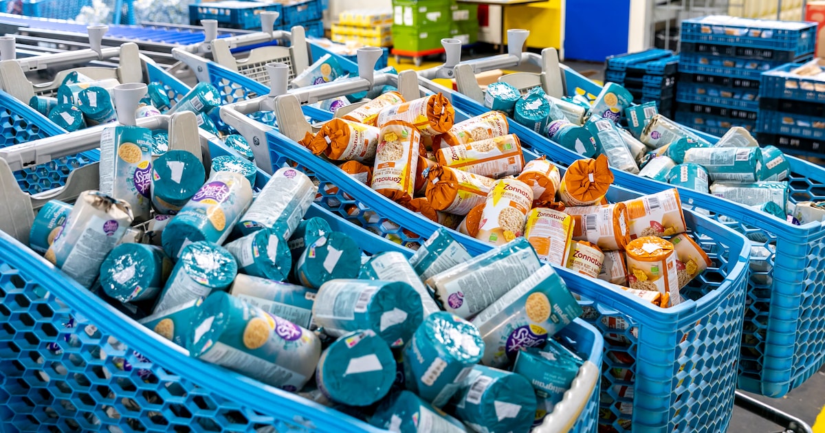 Voedselbank zamelt producten in bij de Jumbo in Dronten