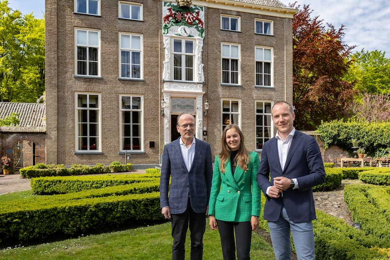 Jos Wijland poseert met schoondochter Fleur Holterman en zoon Chris Wijland: ,,De toekomst kennen is moeilijker geworden.”