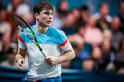 موهبة التنس الهولندي ميس روتخيرينغ يحقق انتصاره الأول في بطولات ATP