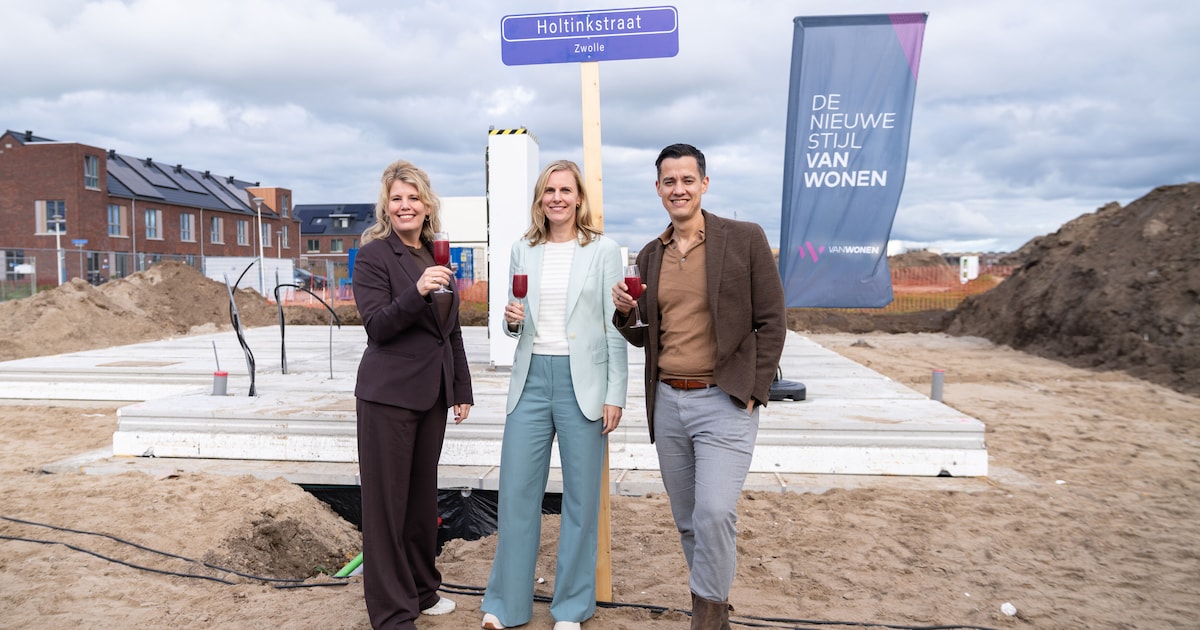 Met onthulling straatnaambord is bouw van woningen in Zwols project Naasteburen van start