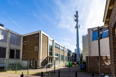 Eerst tapijtfabriek, toen postkantoor en nu koopappartementen in KPN-gebouw in hartje Deventer