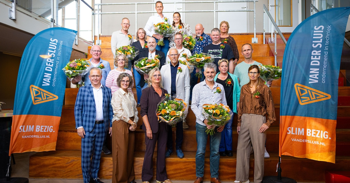Zestien jubilarissen bij Van der Sluis: samen ruim 500 dienstjaren