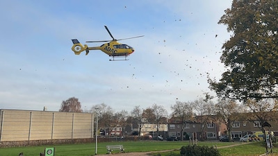 Traumahelikopter voert slachtoffer af na ongeval bij kinderdagverblijf in Rijssen