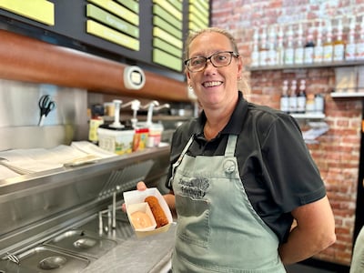 Deze populaire 60 jaar oude snack uit Zwolle lijkt op een kroket, maar is toch écht een frikandel
