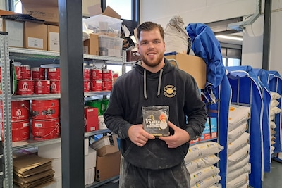 Almelose koekenbakkers komen met 'grootste pepernoot van Nederland'