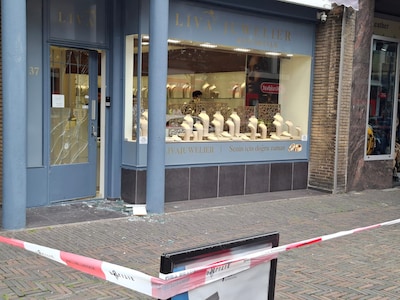 Overvallers schieten in overvolle Steenstraat bij brute overval op juwelier: ‘Ik zag vonken van koge