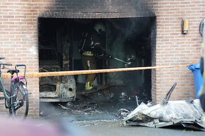 Gerard redde zijn auto en motor, maar de lelijke eend brandde uit: gezin uit Zwolle dakloos na brand