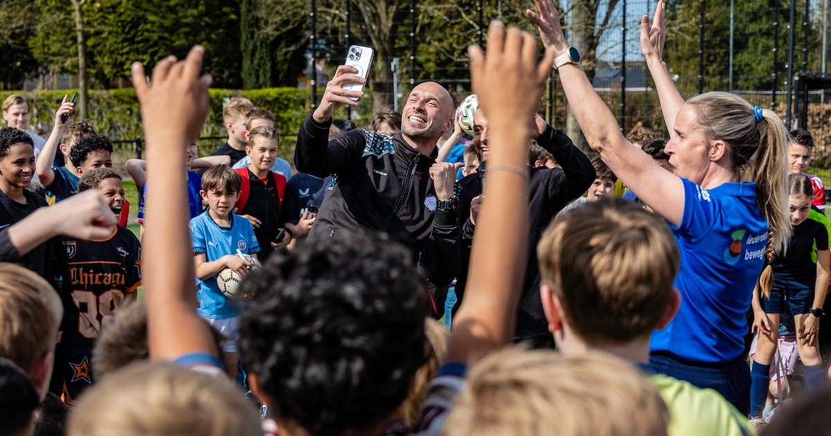 Populaire straatvoetballer brengt Apeldoornse jeugd in beweging: ‘Hopelijk komen ze volgende week we