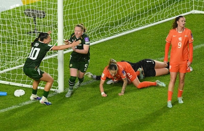 Oranje Leeuwinnen gaan voor schut in Ierland en laten enorme kans op rechtstreekse plaatsing liggen