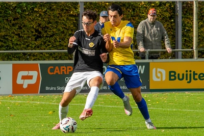 Scotty Kneefel heeft baat bij ‘Edgar Davids-bril’ en draagt ’m zeker niet voor de show: ‘Ik zie ande