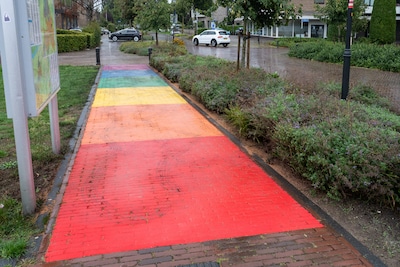 Het nieuw aangelegde regenboogpad is weer hersteld: ‘Schade wordt verhaald op de dader’