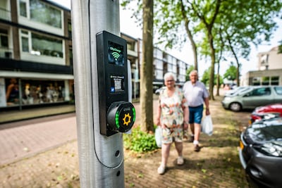 Kabelgoottegels, lantaarnpaal met oplaadpunt: aan deze oplaadmaatregelen denkt Deventer