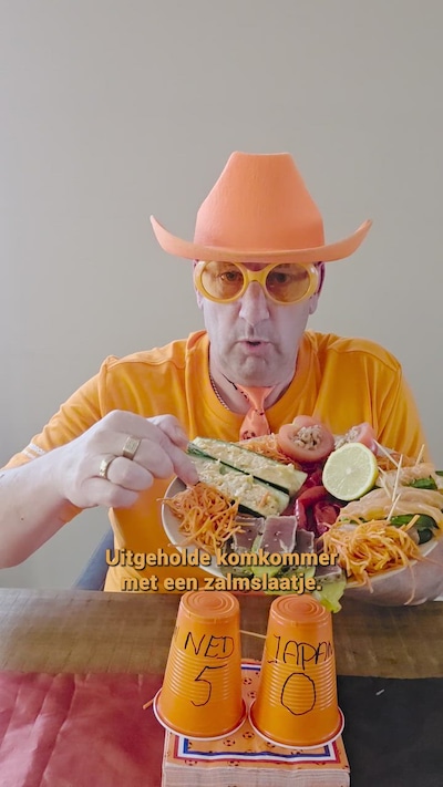 KIJK | Tik­Tok-hit Tom Brons viel ‘een kilootje of honderd af’ en presenteert nu gezonde WK-snack: ‘