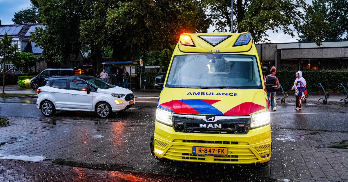 Voetganger gewond na botsing met auto in Schoonebeek