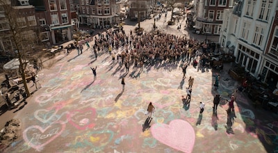 Met stoepkrijthartjes een ode brengen aan vrijwilligers in Harderwijk, Ermelo en Zeewolde