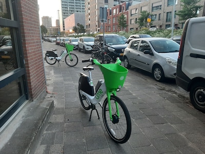 Elektrische deelfietsen keren terug in Zwolle, deelscooter (nog) niet