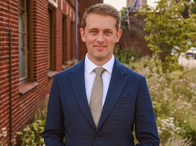 Jonge wethouder volgt ervaren partijgenoot op en zet in op de jeugd: ‘Meer ontmoetingsplekken’