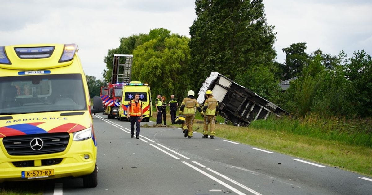 Camper in de greppel bij zwaar ongeluk op Zomerdijk bij Meppel: weg is weer  open | Regio | De Stentor.nl