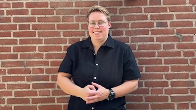 Wil je volgend jaar gebarentaal leren? Zo zeg je Deventer met je handen