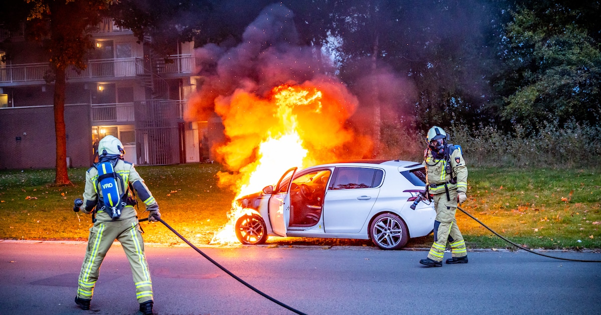 Auto verwoest door brand in Emmen