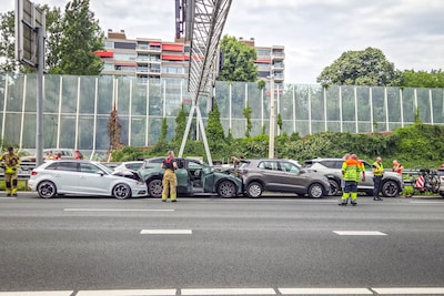 Kettingbotsing met zes auto’s op A28 bij Amersfoort zorgt voor flinke file