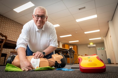 Martin heeft een droom: in elk huis iemand die weet hoe een aed werkt