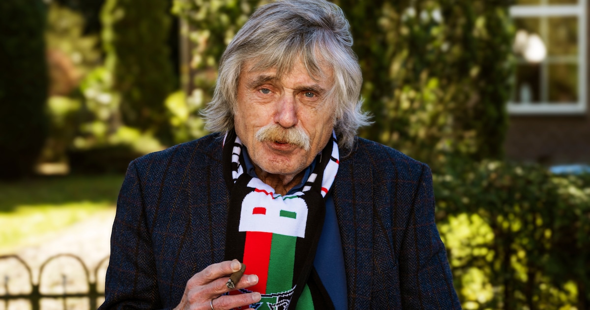 Johan Derksen zou nooit meer naar een stadion gaan, nu breekt hij zijn belofte: ‘Voor je club doe je
