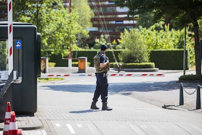 Defensie vreest dat slimme auto’s stiekeme spionnen zijn en komt in actie