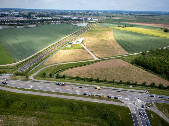 Het kabinet wil de A15 bij Bemmel doortrekken tot de A12 voor een betere verbinding richting Duitsland.