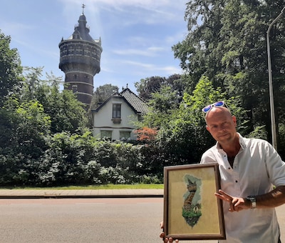 Peter (55) zoekt tatoeëerder voor betekenisvolle tattoo: ‘Geen standaard watertoren’