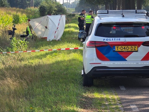 Dode man in maisveld: voorbijganger ziet scootmobiel staan