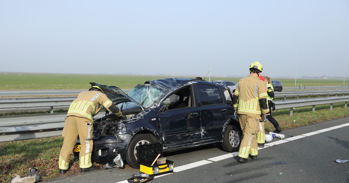 Veel schade en twee gewonden na botsing op A1, twee rijstroken dicht bij Soest