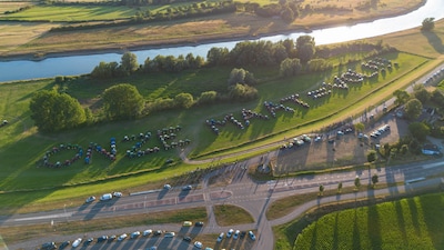 LIVE Boerenprotest | 300 trekkers zorgen voor enorme boodschap in Zutphen • Acties op viaducten A1, 
